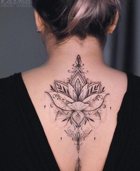 عکس تاتو کمر دختر