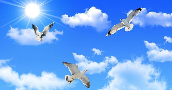 عکس آسمان آبی با ابر سفید