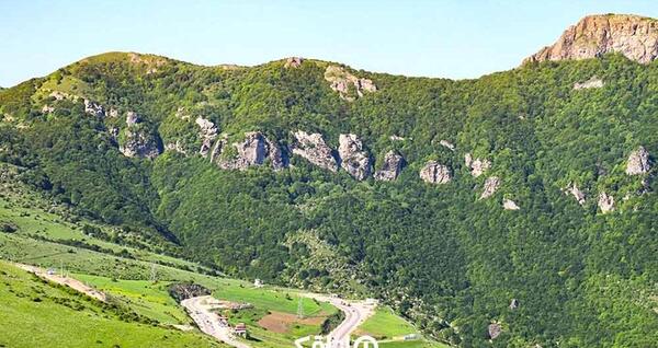 عکس گردنه حیران در بهار