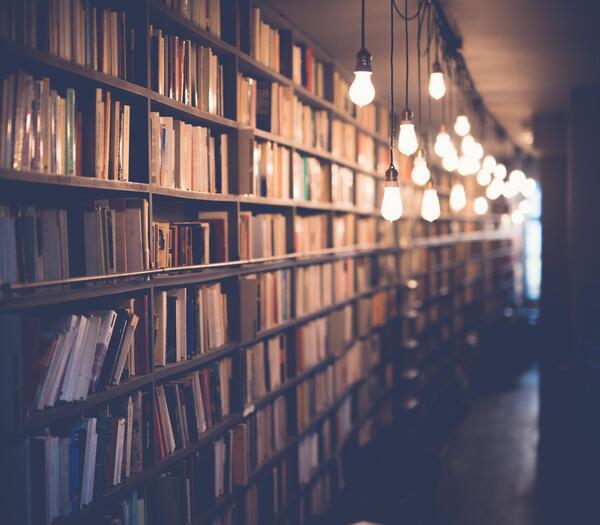 عکس کتابخانه فانتزی برای پروفایل