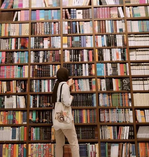 عکس کتابخانه فانتزی برای پروفایل