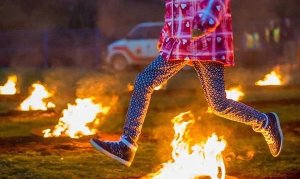 عکس پریدن از روی آتش چهارشنبه سوری
