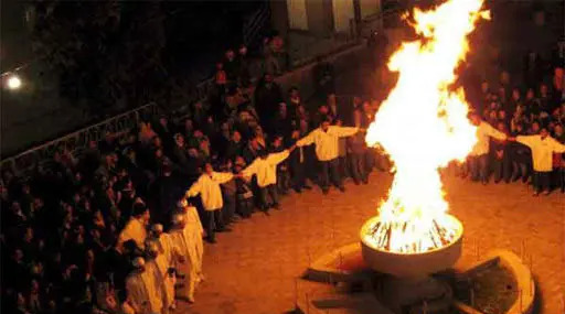 عکس پریدن از روی آتش چهارشنبه سوری