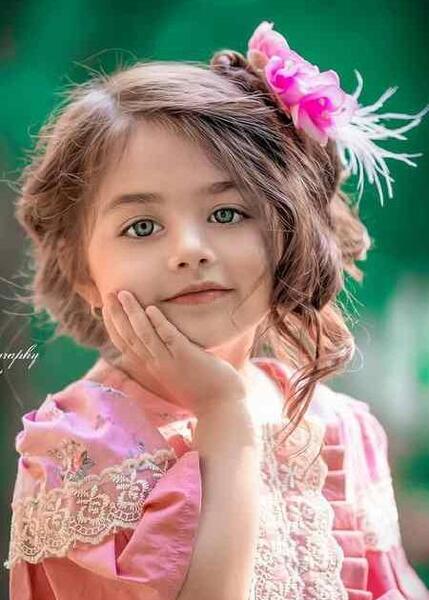 عکس دختر بچه زیبا چشم رنگی