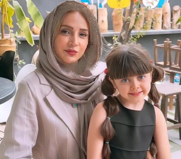 عکس دختر بچه زیبا چشم رنگی