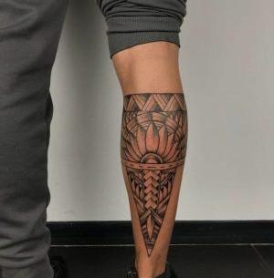 عکس تاتو روی پا پسرانه