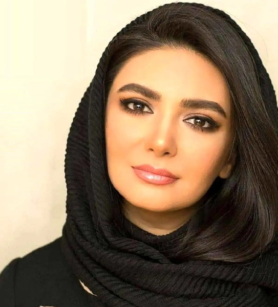 عکس باحجاب لیندا کیانی
