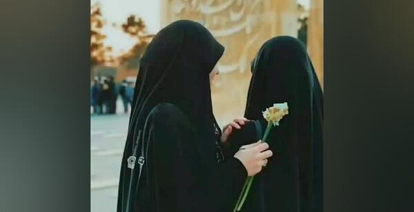 عکس دختر با چادر در حرم امام حسین