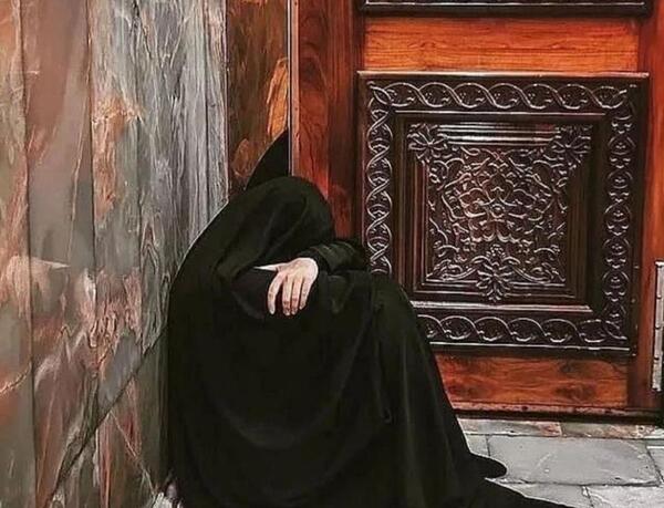 عکس دختر با چادر در حرم امام حسین