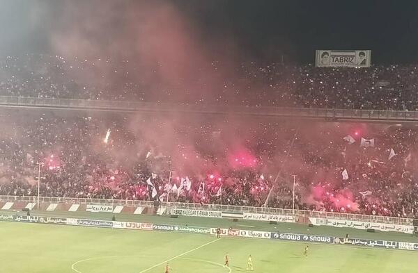 عکس آتش بازی هواداران پرسپولیس