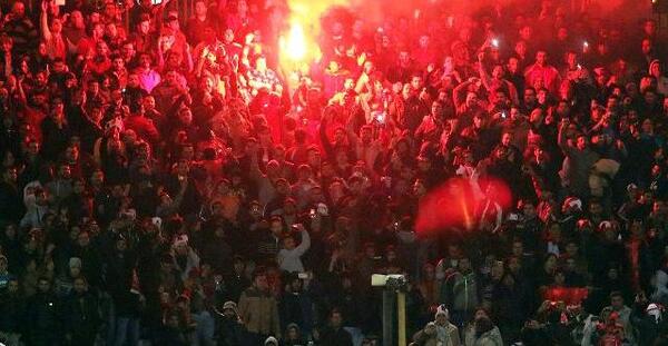 عکس آتش بازی هواداران پرسپولیس