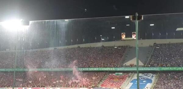 عکس آتش بازی هواداران پرسپولیس