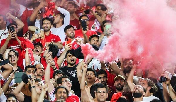 عکس آتش بازی هواداران پرسپولیس