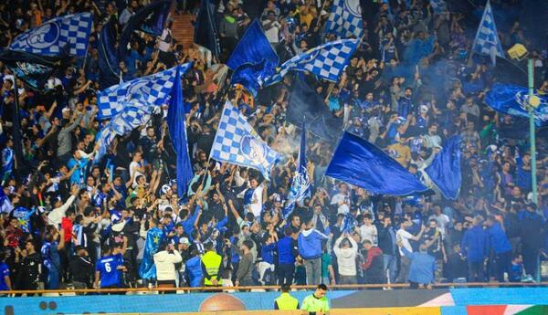 عکس آتش بازی هواداران پرسپولیس
