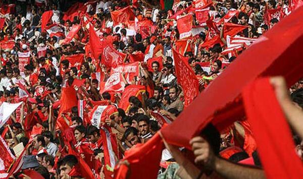 عکس آتش بازی هواداران پرسپولیس