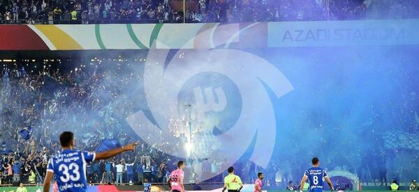 عکس آتش بازی هواداران پرسپولیس