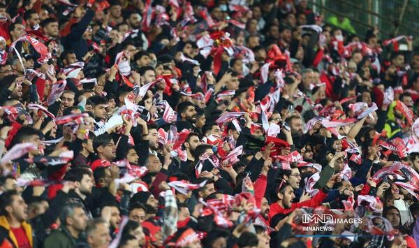 عکس آتش بازی هواداران پرسپولیس