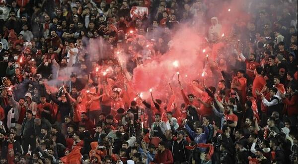 عکس آتش بازی هواداران پرسپولیس