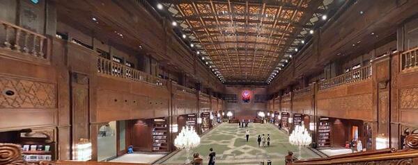 عکس در کتابخانه ایران مال
