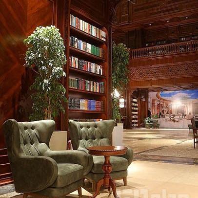 عکس در کتابخانه ایران مال