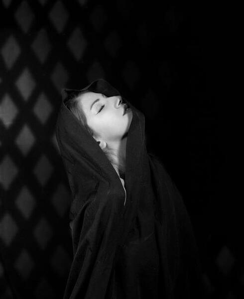 عکس هنری سیاه سفید دختر