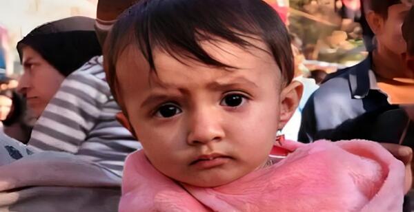 عکس بچه کاپشن صورتی