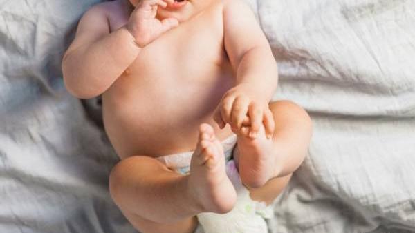 عکس پوشک کثیف بچه