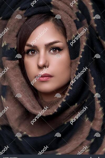 عکس پروفایل دخترونه نیم رخ با شال