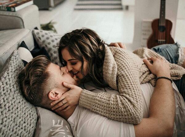 عکس بوسه و بغل عاشقانه