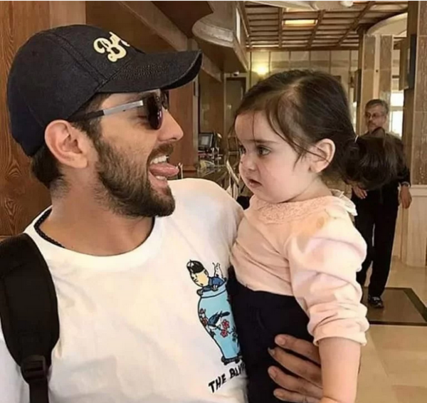 عکس دختر بچه و پدرش