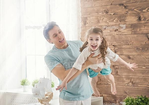 عکس دختر بچه و پدرش