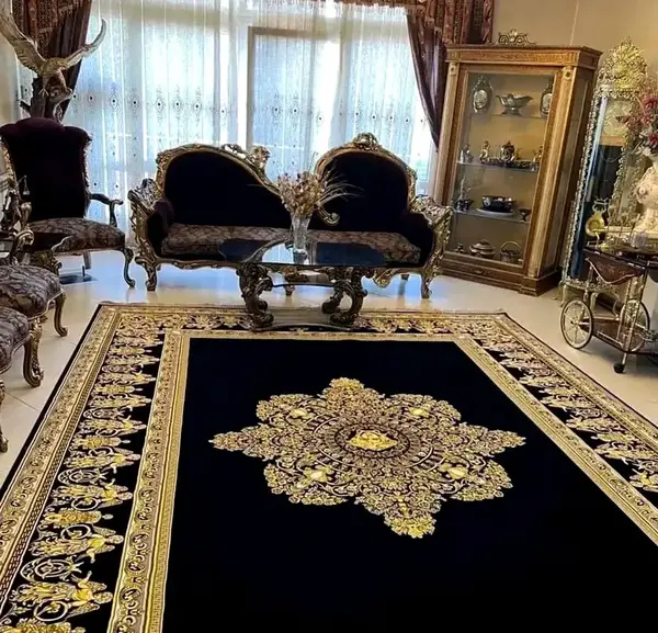 عکس فرش سیاه طلایی