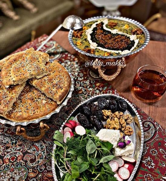 عکس آش رشته پشت پا