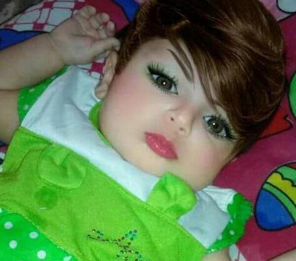 عکس بچه خوشگل چشم رنگی پسر بزرگ