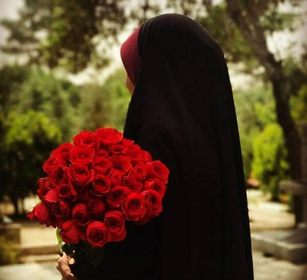عکس حجاب زیبا با چادر غمگین