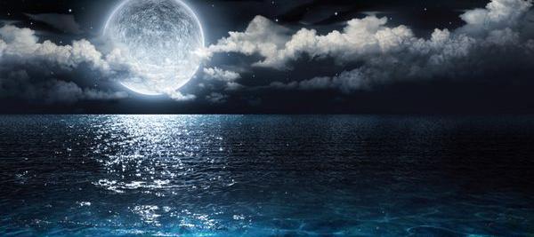 عکس عاشقانه زیر آسمان شب