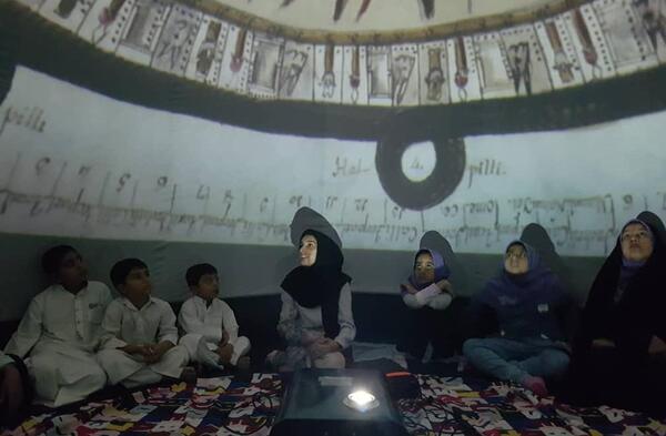 عکس آسمان نما در مدرسه