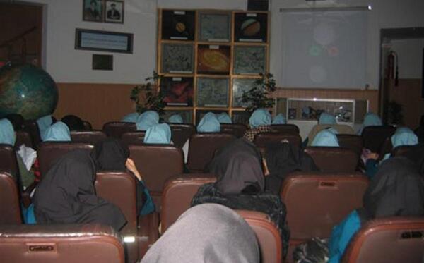 عکس آسمان نما در مدرسه