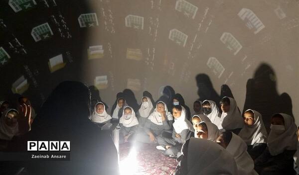 عکس آسمان نما در مدرسه