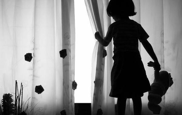 عکس دختر بچه سیاه و سفید