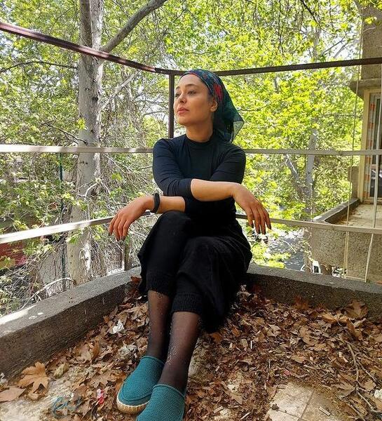 عکس سانیا سالاری با حجاب