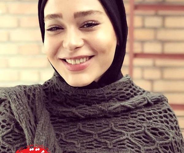 عکس سانیا سالاری با حجاب
