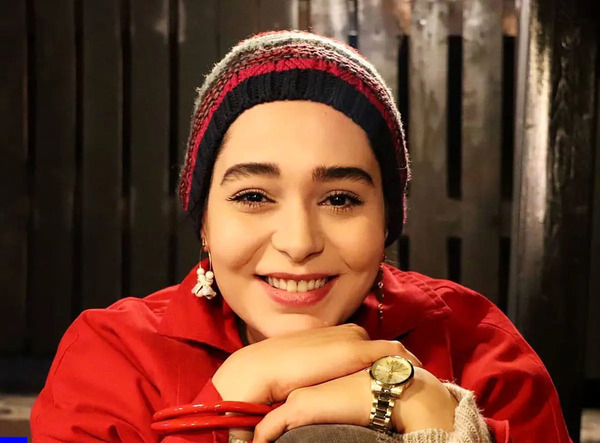 عکس سانیا سالاری با حجاب