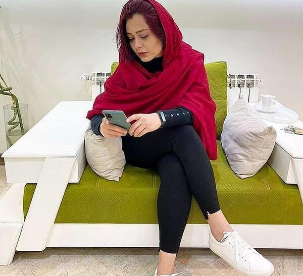 عکس سانیا سالاری با حجاب