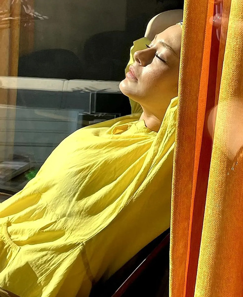 عکس سانیا سالاری با حجاب