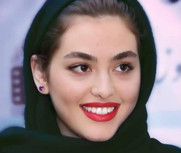 عکس های با حجاب ریحانه پارسا