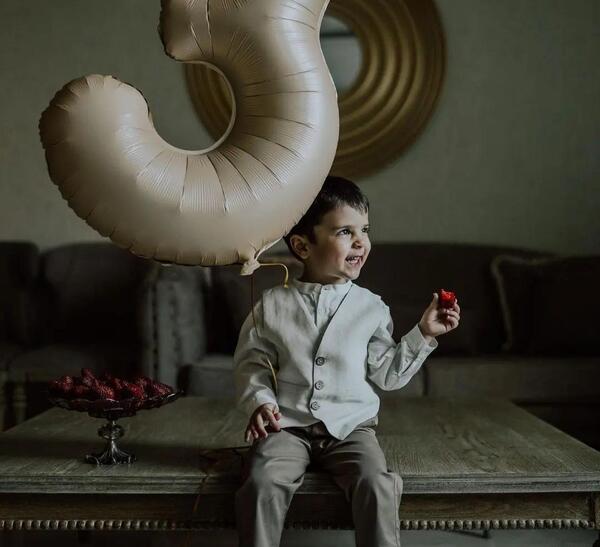 عکس زن و بچه ارسطو