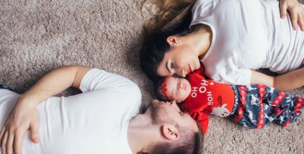 عکس عاشقانه بچه دار شدن