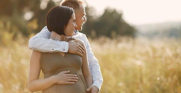 عکس عاشقانه بچه دار شدن