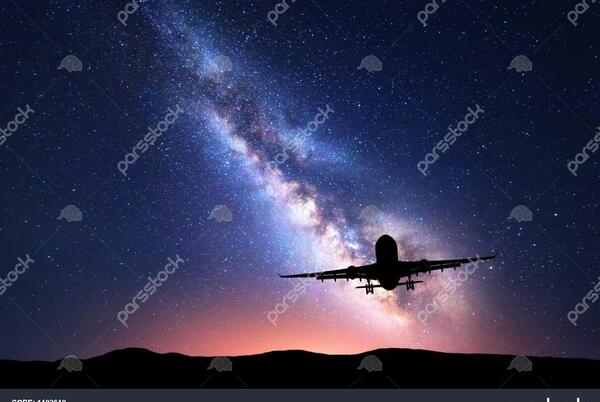 عکس هواپیما در اسمان شب